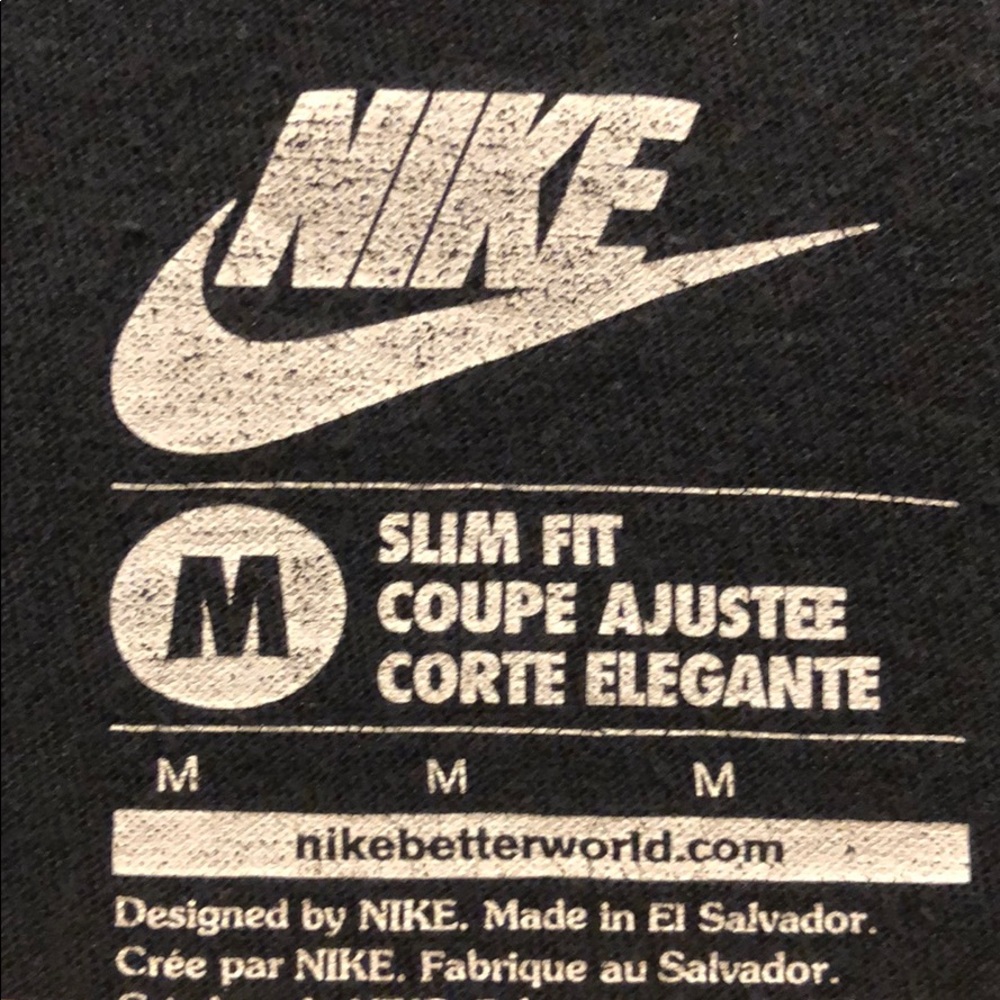 T-Shirt - Picture 2 of 7